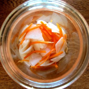 Vietnamese Daikon and Carrot Pickle (Đồ Chua)